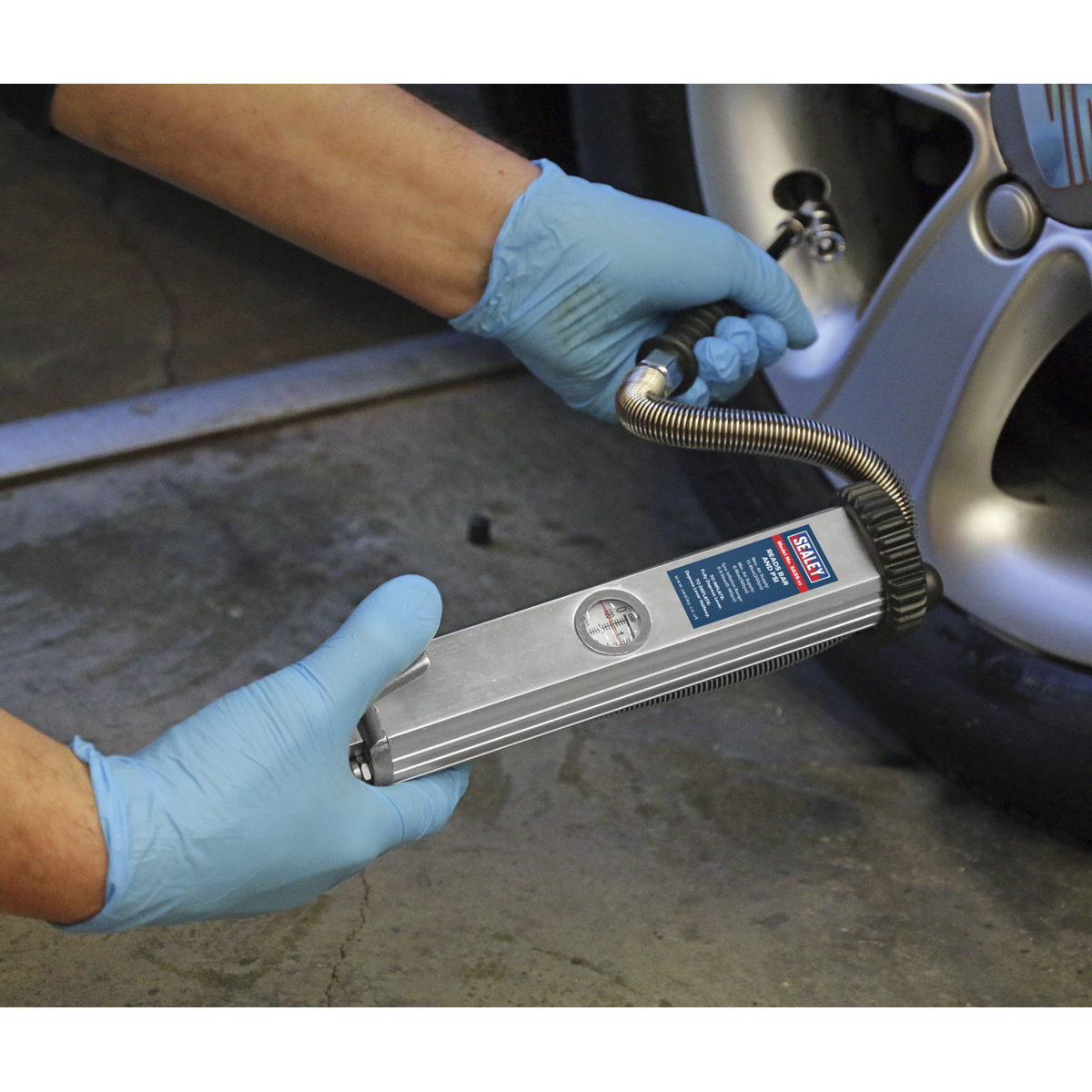 Long Type Tyre Inflator with Twin Push-On Connector